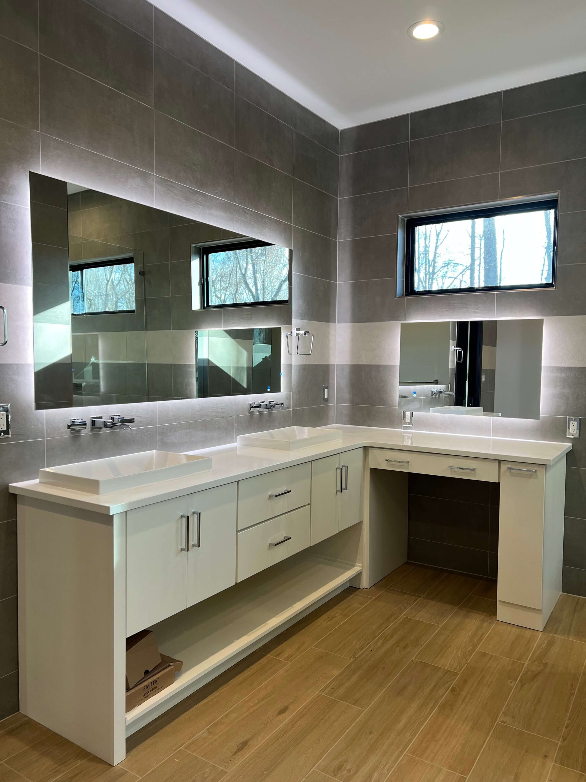 Contemporary-Style-New-bathroom-counter